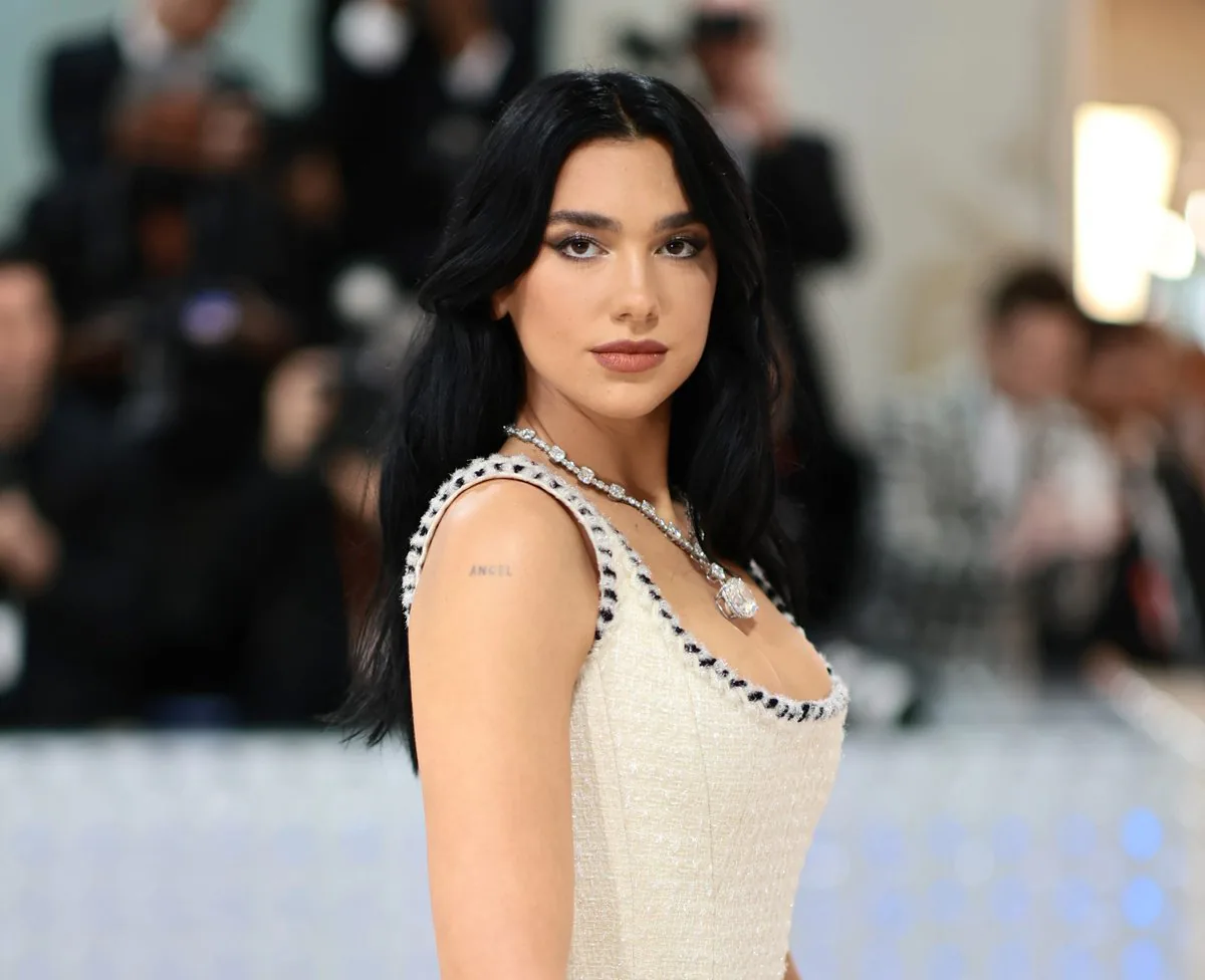 Dua Lipa, İsrail Destek Açıklaması Sonrası Menajeriyle Ayrıldı Dua Lipa, İsrail Destek Açıklaması Sonrası Menajeriyle Ayrıldı