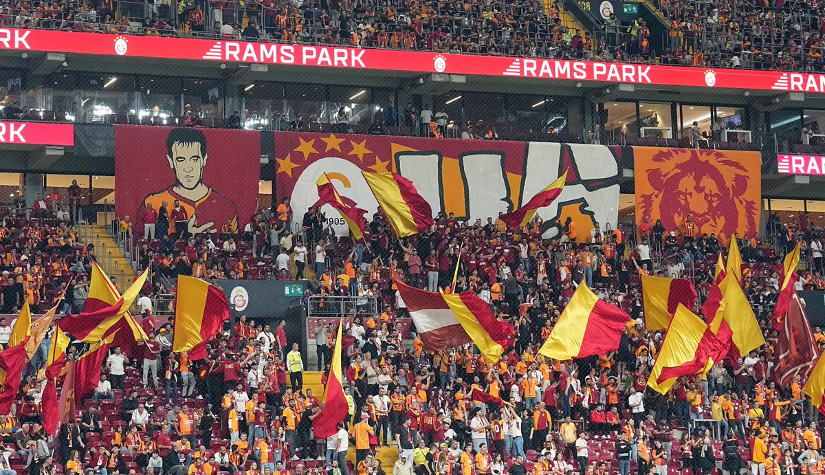 Galatasaray Taraftarı Pasifik Holding ile Takımını Next Level'a Taşıyor Galatasaray Taraftarı Pasifik Holding ile Takımını Next Level'a Taşıyor