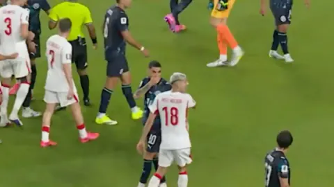 FIFA'dan Miguel Almirón'a Kırmızı Kart Şoku: Yeni Kural Devrede