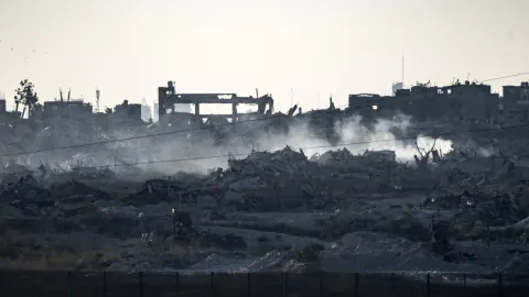 Gazze'de Hava Saldırıları Sürüyor: İnsani Trajedi ve Hukuk Kıskacı