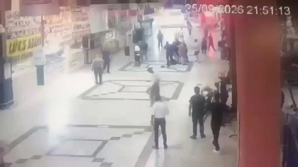 Adana Otogarı'nda 'Değnekçi' Saldırısı: Bilet İadesi İsteyen Yolcunun Burnu Kırıldı görseli