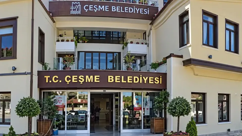 İzmir Çeşme'de Belediye Soruşturması: Evrak İmha Eden Temizlikçi Suçüstü Yakalandı görseli