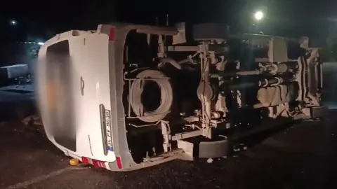Minibüs-Kamyon Çarpışmasında 13 Yaralı: En Küçüğü 1 Aylık Bebek