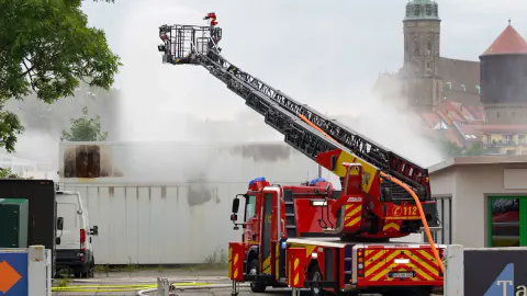 Almanya'da Dev Batarya Deposu Yangını: Bautzen'de Tahliyeler Sürüyor