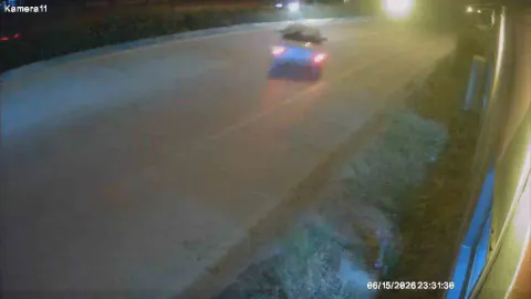 İnegöl'de Korkutan Kaza: Takla Atan Araçtan Köfteciler Kurtardı