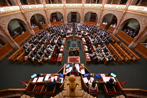 Macaristan'da Kritik Karar: Orbán Dönemi İçin 8 Yıl Sınırı Oylandı