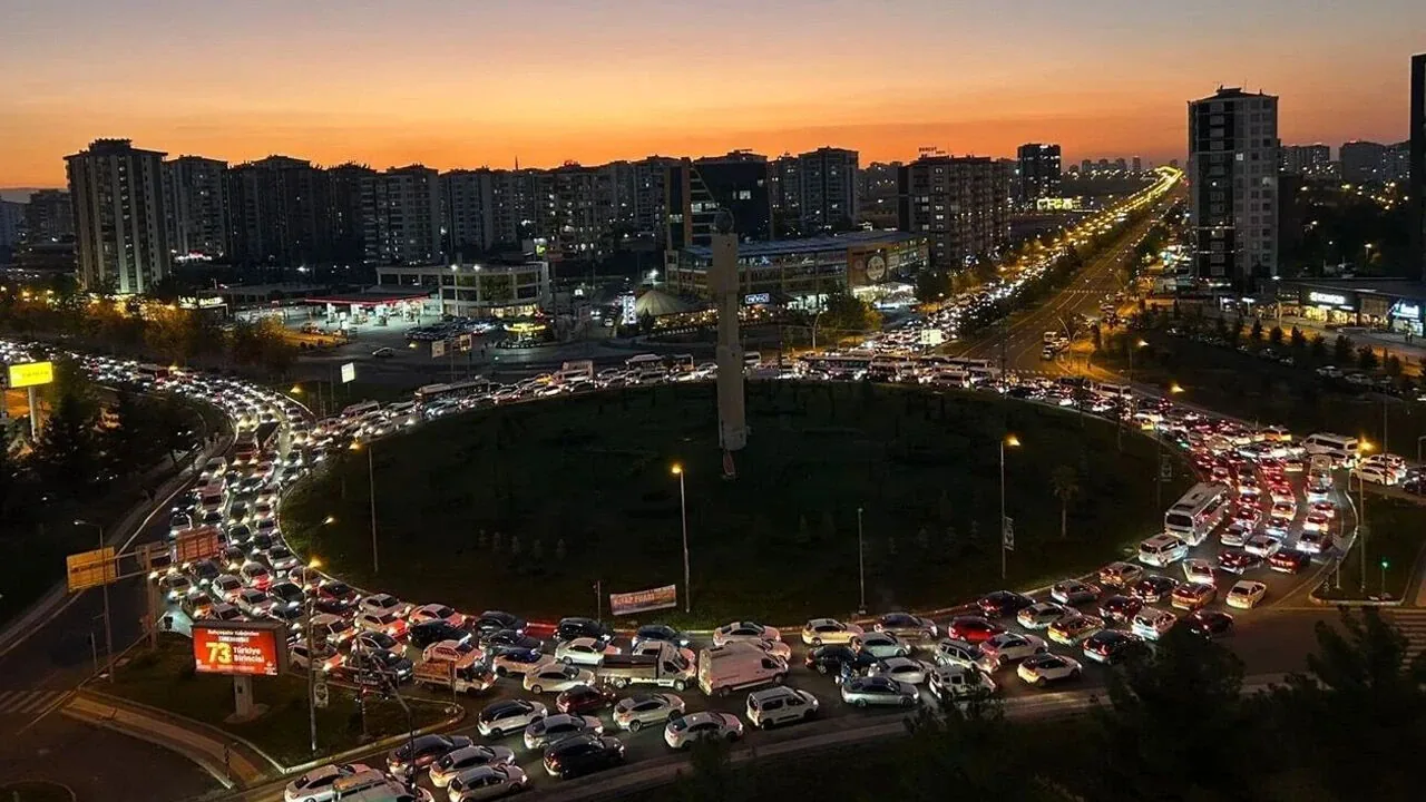 Diyarbakır'ın Trafik Çilesine Köprülü Kavşak Çözümü: Bakanlığa Resmi Talep Diyarbakır'ın Trafik Çilesine Köprülü Kavşak Çözümü: Bakanlığa Resmi Talep