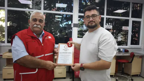 Kütahya Kızılay'dan Kan Bağışı Ödülü: Bünyamin Doğan Bronz Madalya Sahibi Oldu