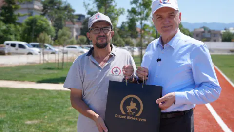 Düzce'de Dürüstlük Örneği: Altın Dolu Çantayı Teslim Eden İşçiye Ödül