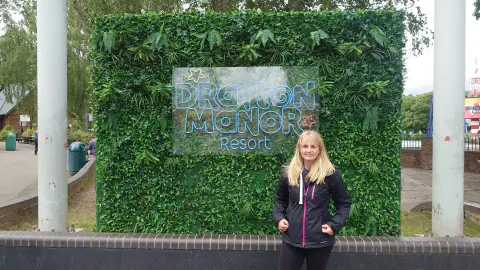 İngiltere'nin Gizli Hazinesi: Drayton Manor Resort Gezi Rehberi ve İncelemesi