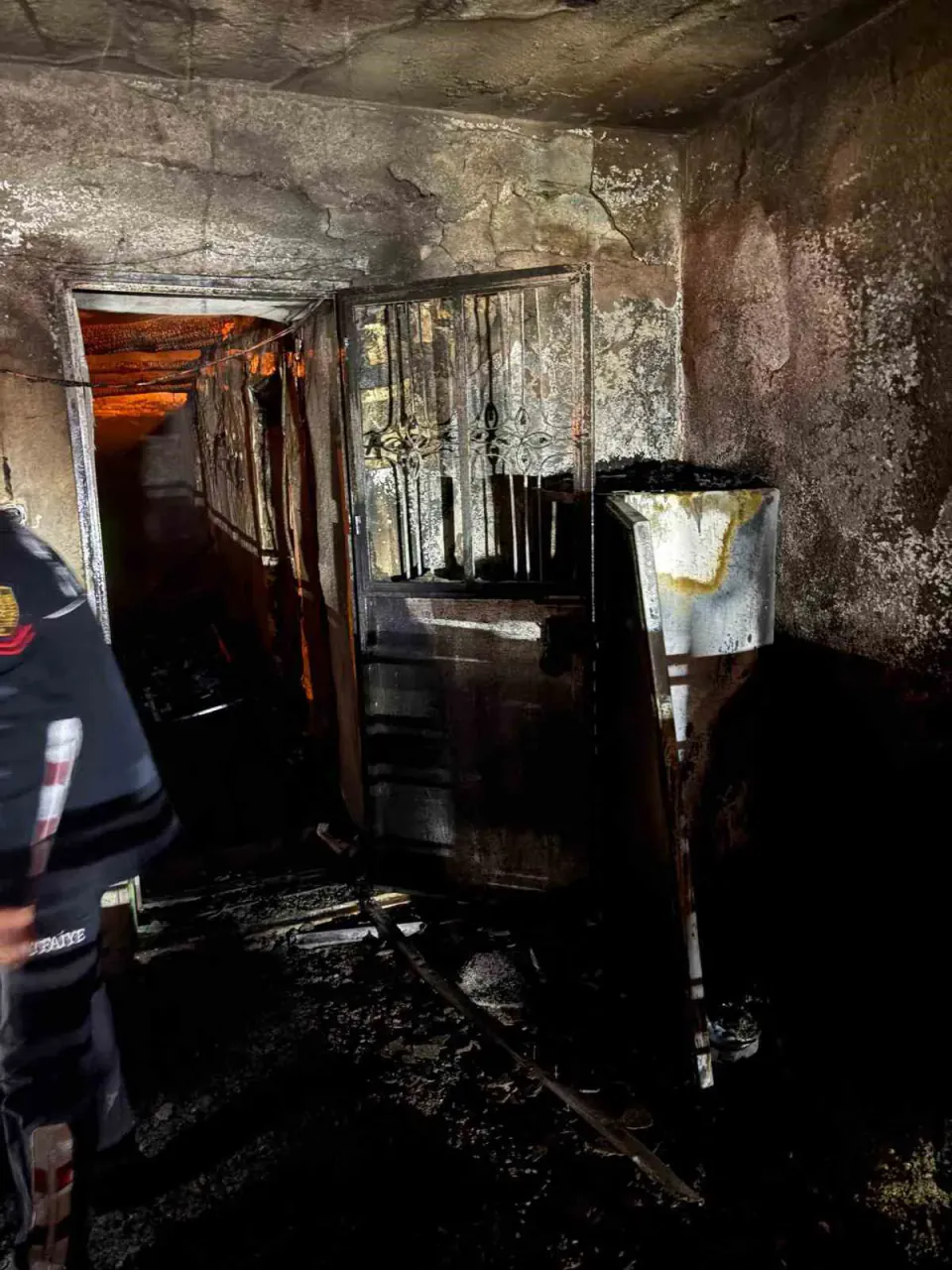 Aydın Karacasu'da ev yangını: 1 ölü 3 yaralı görseli