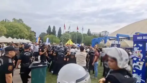Ege Üniversitesi’nde dönem açılışında baskın: 27 öğrenci gözaltında