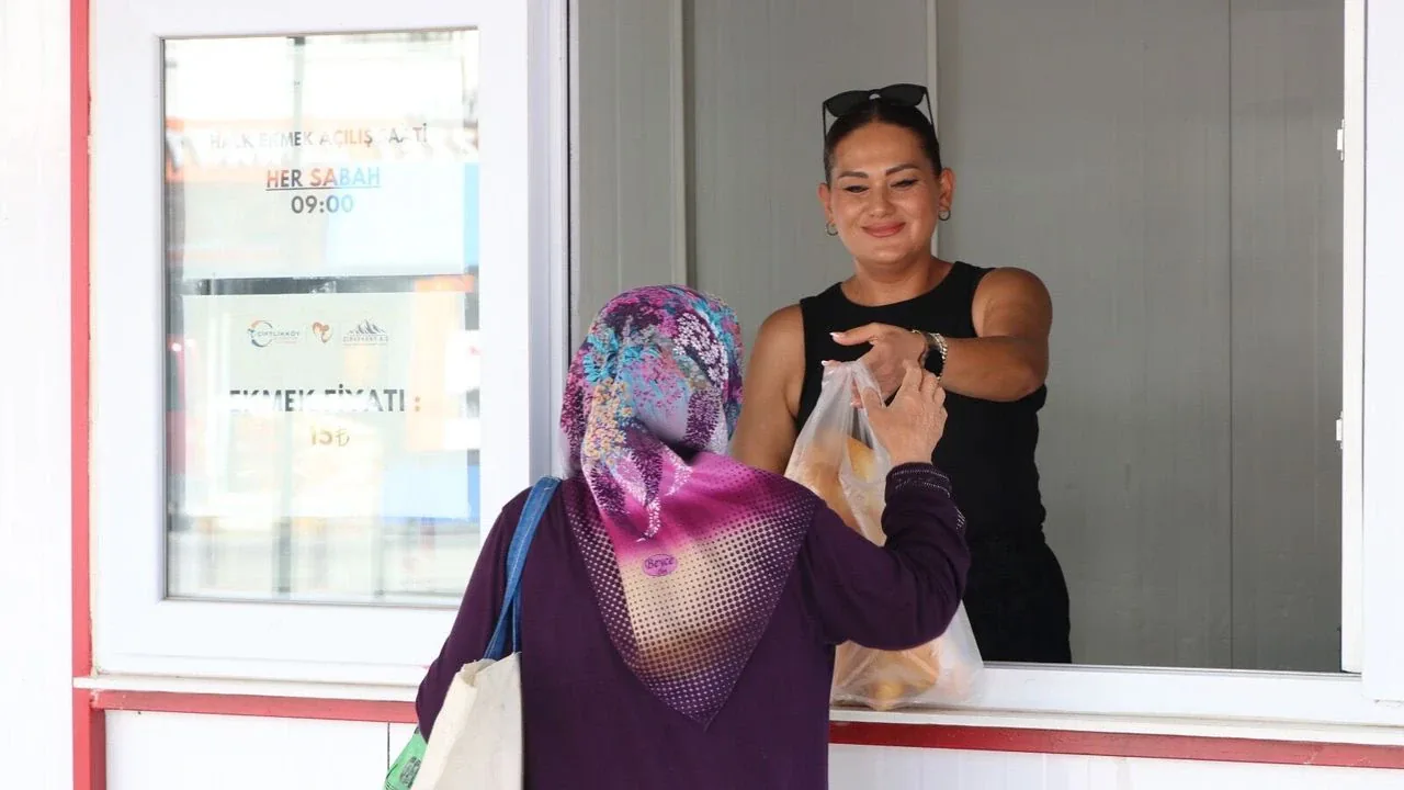 Çiftlikköy'de Sosyal Destek: Bir Ayda 24 Bin 570 Halk Ekmek Satıldı Çiftlikköy'de Sosyal Destek: Bir Ayda 24 Bin 570 Halk Ekmek Satıldı