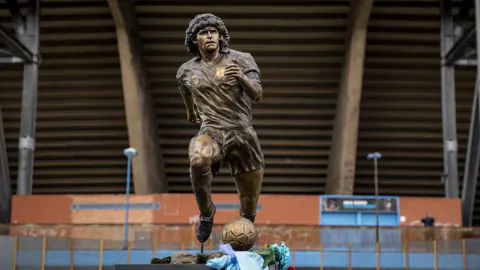 Diego Maradona'nın Mirası: Napoli'den Dünya Kupası'na Uzanan Efsane