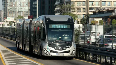6 Ekim Resmi Tatil Değil: İstanbul’da Okullar Yarım Gün, Ulaşım Ücretsiz