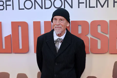 Martin McDonagh: John Malkovich’ın ‘Wild Horse Nine’ Performansı “Üç Oscar Değerinde”