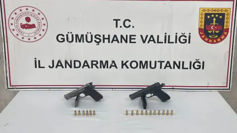 Kürtün'de jandarma operasyonu: Ruhsatsız iki tabanca ele geçirildi, 2 şüpheli tutuklandı