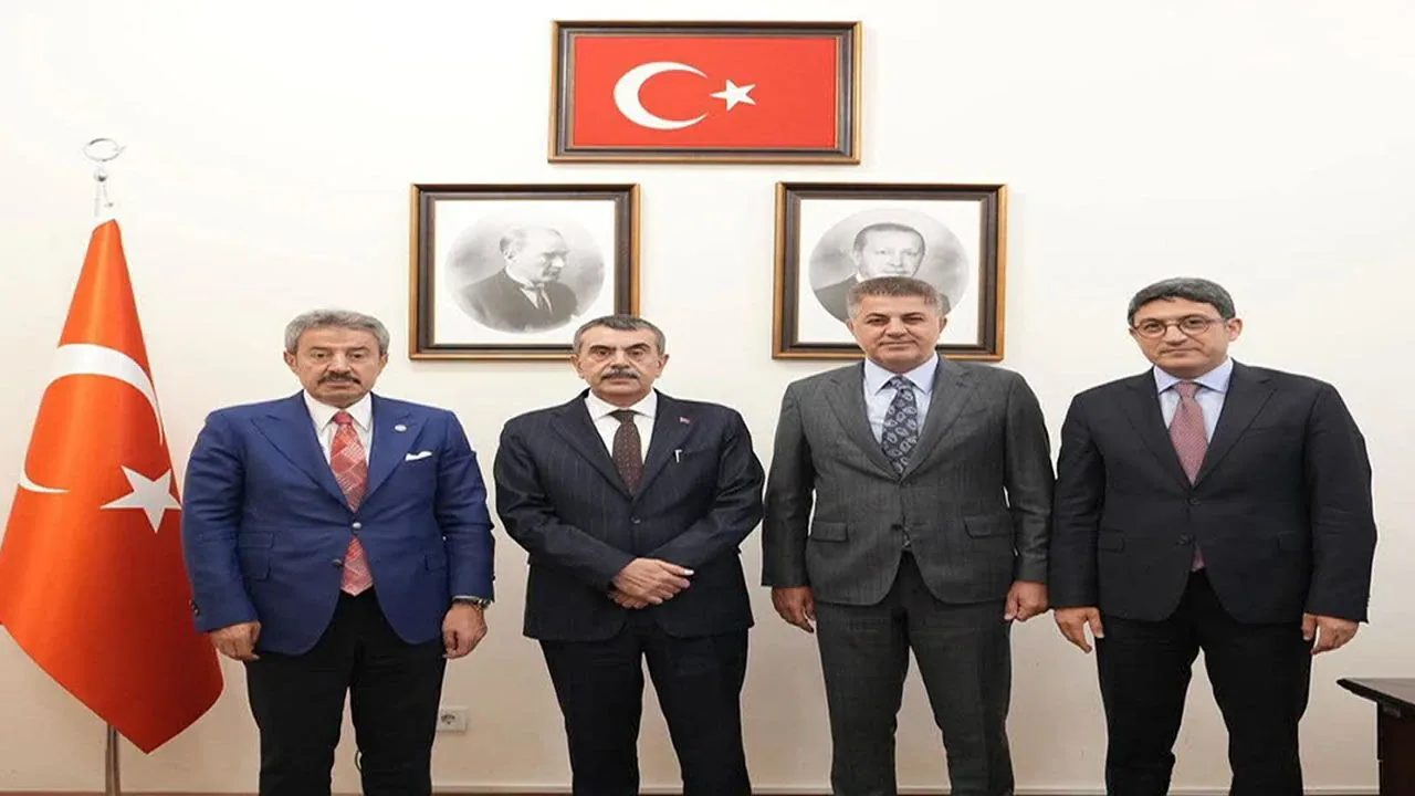 Şırnak'ta 36 Okul Doğalgaza Kavuşuyor: Bakan Tekin ile Kritik Görüşme Şırnak'ta 36 Okul Doğalgaza Kavuşuyor: Bakan Tekin ile Kritik Görüşme
