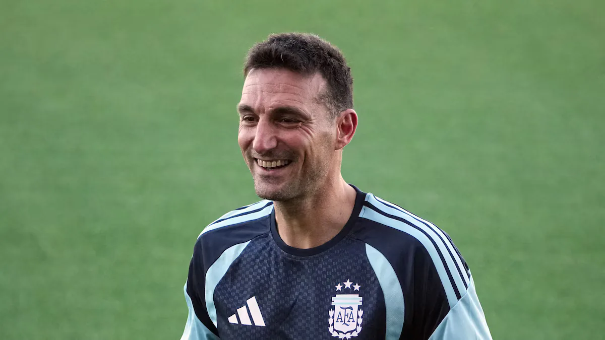 Scaloni'den Sürpriz Hamle: Arjantin'in Cezayir Maçı Öncesi Taktik Planı Belli Oldu Scaloni'den Sürpriz Hamle: Arjantin'in Cezayir Maçı Öncesi Taktik Planı Belli Oldu