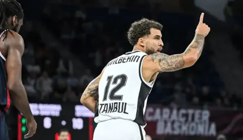 EuroLeague 4. Hafta: Beşiktaş İspanya'da Tarih Yazarak 2-2'ye Çıktı, Anadolu Efes'te 23 Farklı Çöküş