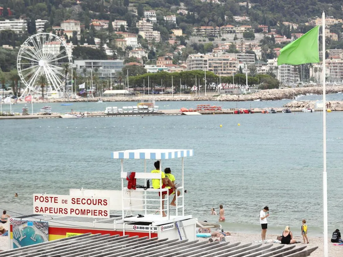 Menton'da Denizde Kaybolan Şahıs İçin Geniş Çaplı Arama Operasyonu Menton'da Denizde Kaybolan Şahıs İçin Geniş Çaplı Arama Operasyonu