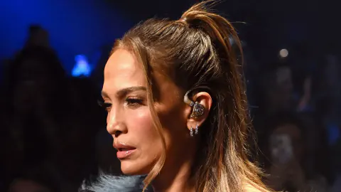 Jennifer Lopez'den Obsessed Fest'te Cesur Tercih: Dövmeli 'Çıplak' Tulum