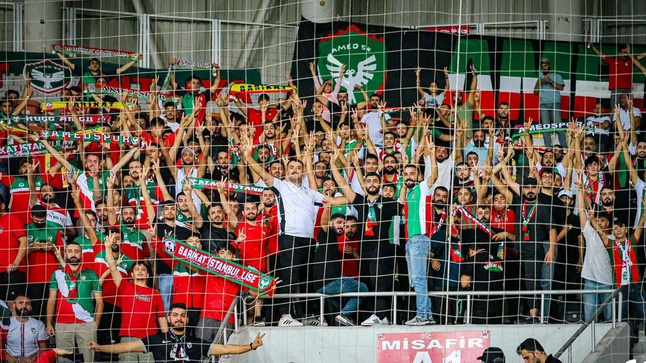 Diyarbakır'da Dev Panel: Süper Lig'in Kent Ekonomisine ve Kimliğine Etkisi Diyarbakır'da Dev Panel: Süper Lig'in Kent Ekonomisine ve Kimliğine Etkisi