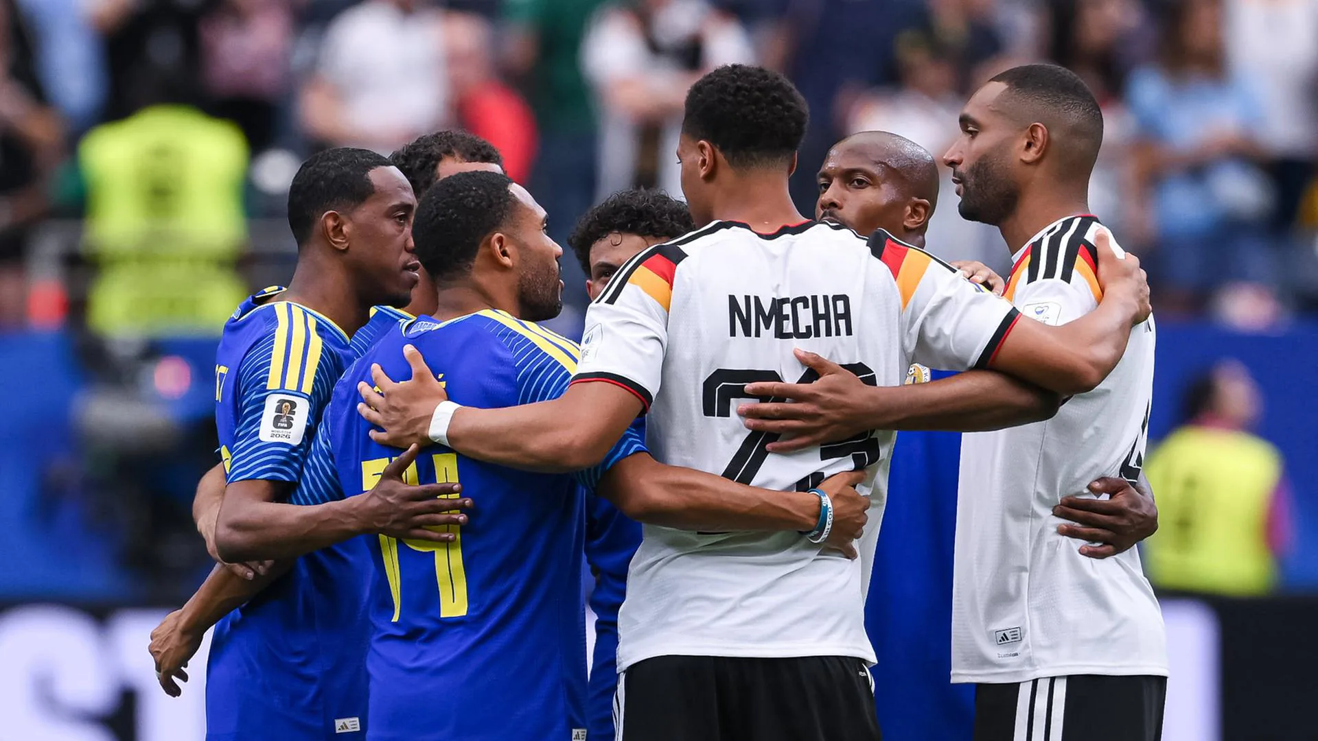 Jonathan Tah ve Felix Nmecha'dan Sahada Dikkat Çeken Ortak Dua Jonathan Tah ve Felix Nmecha'dan Sahada Dikkat Çeken Ortak Dua