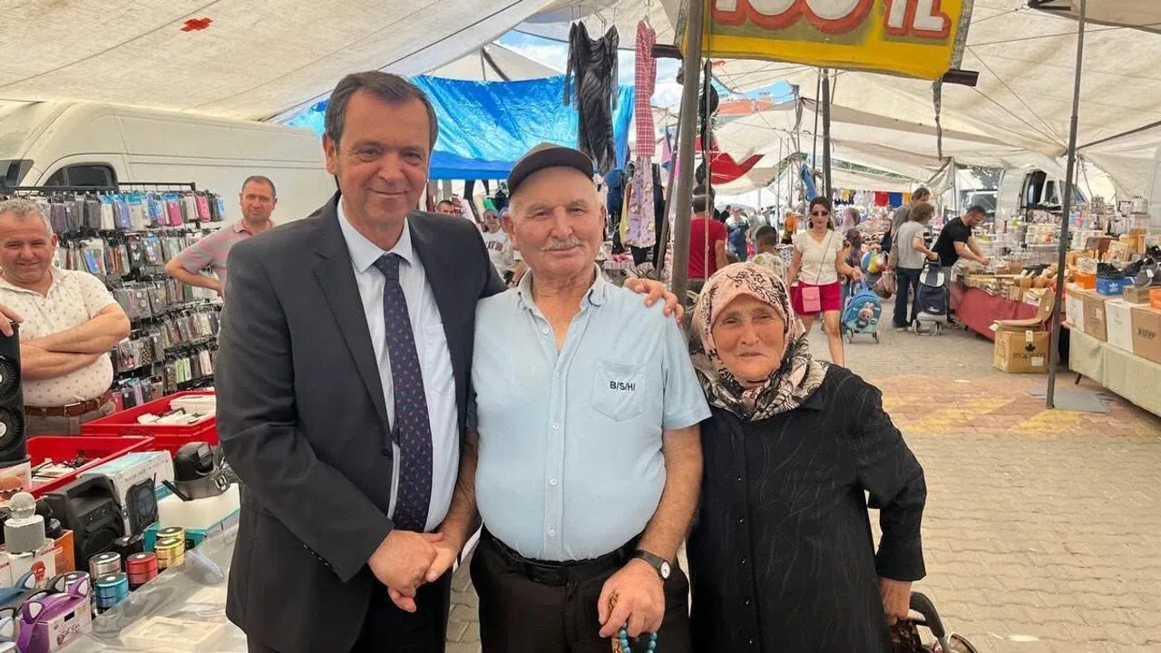 Vize Belediye Başkanı Ercan Özalp Pazar Esnafıyla Bir Araya Geldi Vize Belediye Başkanı Ercan Özalp Pazar Esnafıyla Bir Araya Geldi