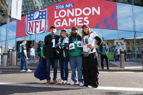 Londra'da NFL tarihi: Eagles-Jaguars maçında ilk snap'tan önce iki oyuncu atıldı