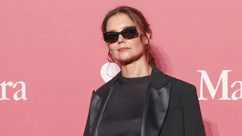 Katie Holmes Max Mara 2027 Resort Show'da Göz Atışları Çekti