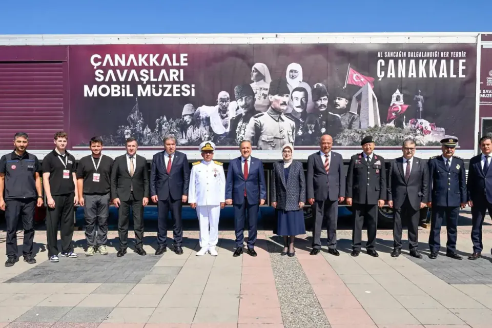 Yalova'da 19 Eylül törenleri: Çanakkale Mobil Müzesi'ne protokol ziyareti görseli