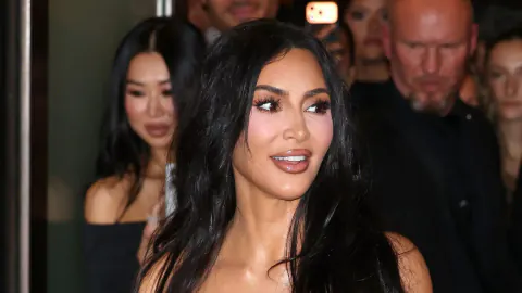 Kim Kardashian, Skims Londra Açılışında Ludovic de Saint Sernin Elbisesiyle Göründü