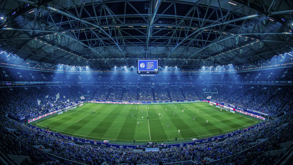 Schalke 04'ten Yeni Sezon Hamlesi: VELTINS-Arena'nın 25. Yılına Özel Forma görseli