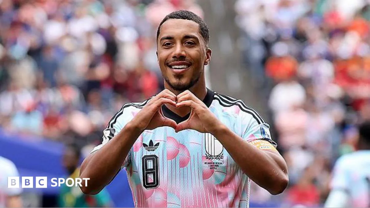 Manchester United'den Orta Sahaya Güçlendirme: Youri Tielemans İmzayı Attı Manchester United'den Orta Sahaya Güçlendirme: Youri Tielemans İmzayı Attı