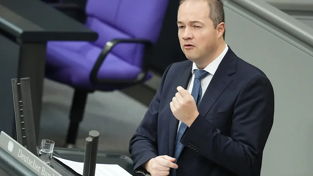 Almanya'da Siyasi Kriz: AfD'li Martin Sichert'e Adaylık Engeli Almanya'da Siyasi Kriz: AfD'li Martin Sichert'e Adaylık Engeli