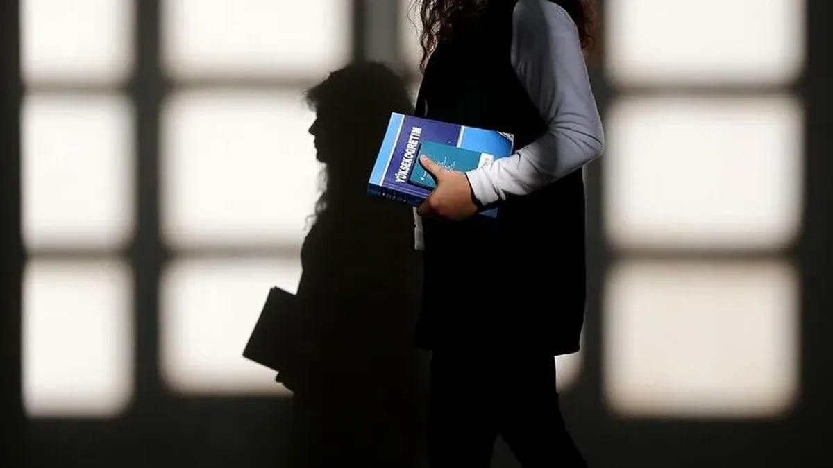 VGM Yükseköğrenim Bursu Başvuruları 22 Ekim'de Başlıyor: Aylık 4 Bin TL, 8 Ay Sürecek VGM Yükseköğrenim Bursu Başvuruları 22 Ekim'de Başlıyor: Aylık 4 Bin TL, 8 Ay Sürecek