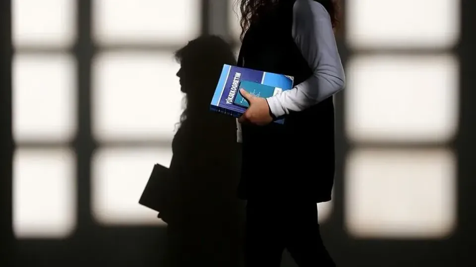 VGM Yükseköğrenim Bursu Başvuruları 22 Ekim'de Başlıyor: Aylık 4 Bin TL, 8 Ay Sürecek görseli