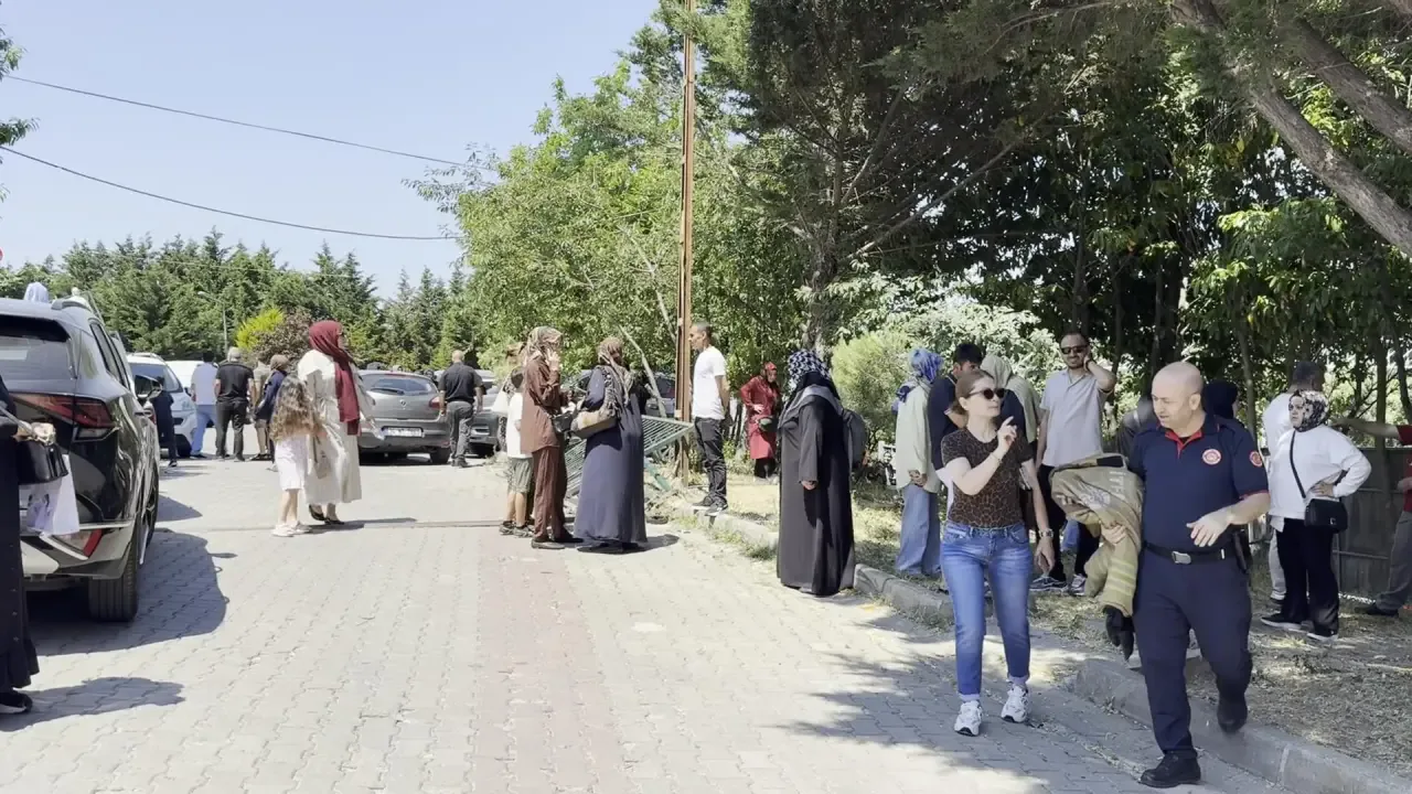 Bucak'ta Korkutan Kaza: 2'si Çocuk 6 Yaralı Bucak'ta Korkutan Kaza: 2'si Çocuk 6 Yaralı