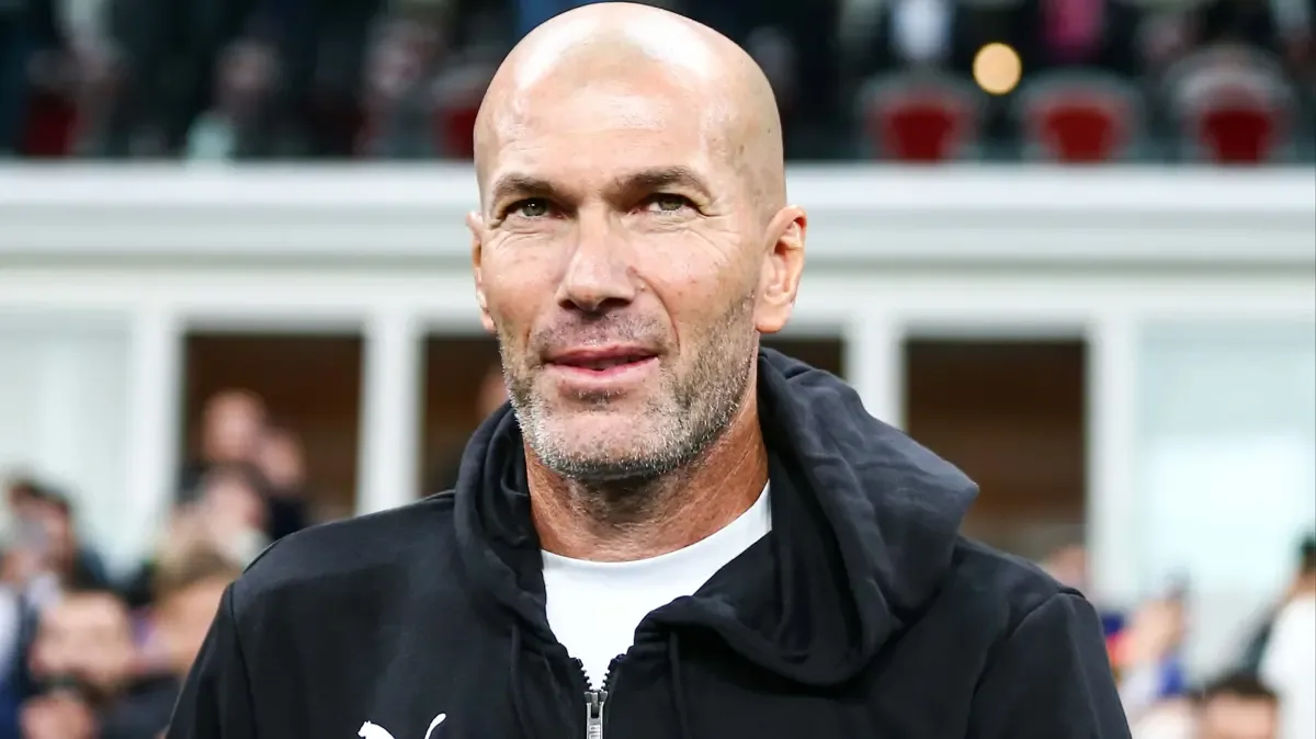 Zinedine Zidane Fransa Milli Takımı Teknik Direktörlüğü Koltuğunda Zinedine Zidane Fransa Milli Takımı Teknik Direktörlüğü Koltuğunda