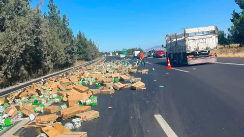 Adana'da Otoyola Dökülen Deterjan Trafiği Felç Etti