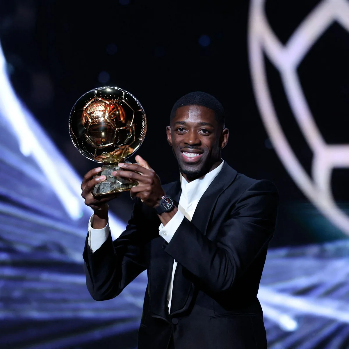 Ousmane Dembele, Ballon d'Or Ödülü'nü Kazanan İlk Oyuncu Oldu Ousmane Dembele, Ballon d'Or Ödülü'nü Kazanan İlk Oyuncu Oldu