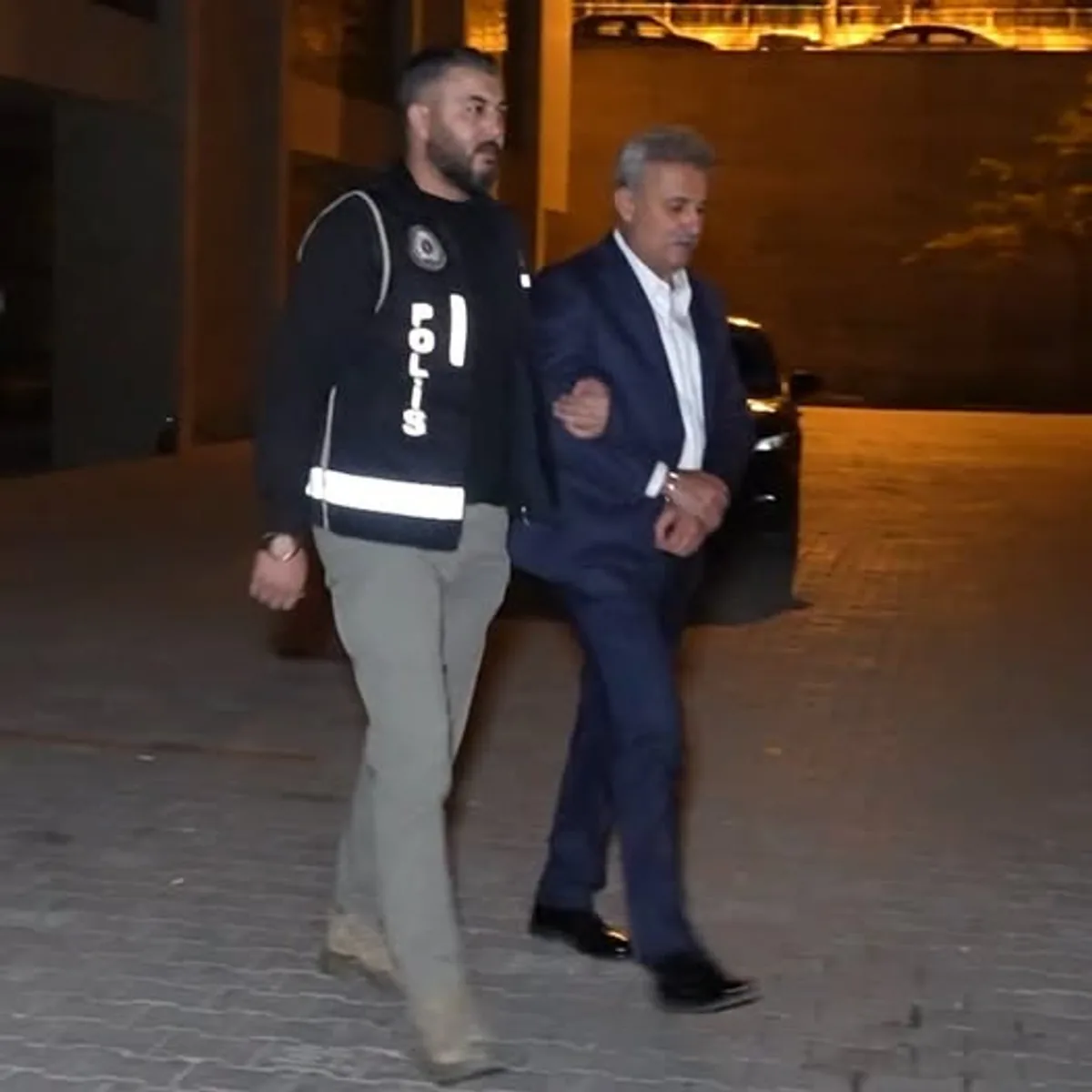 AK Partili Belediye Başkanı Ahmet Sungur Tutuklandı AK Partili Belediye Başkanı Ahmet Sungur Tutuklandı