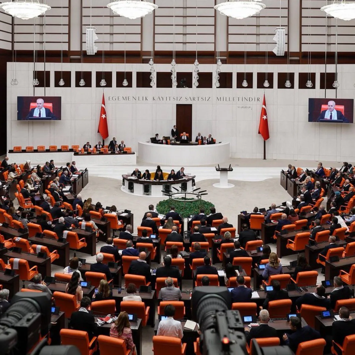 TBMM'ye Emekli Maaşı Dilekçesi: Vekillerin Emekli Maaşları Tartışma Yarattı TBMM'ye Emekli Maaşı Dilekçesi: Vekillerin Emekli Maaşları Tartışma Yarattı