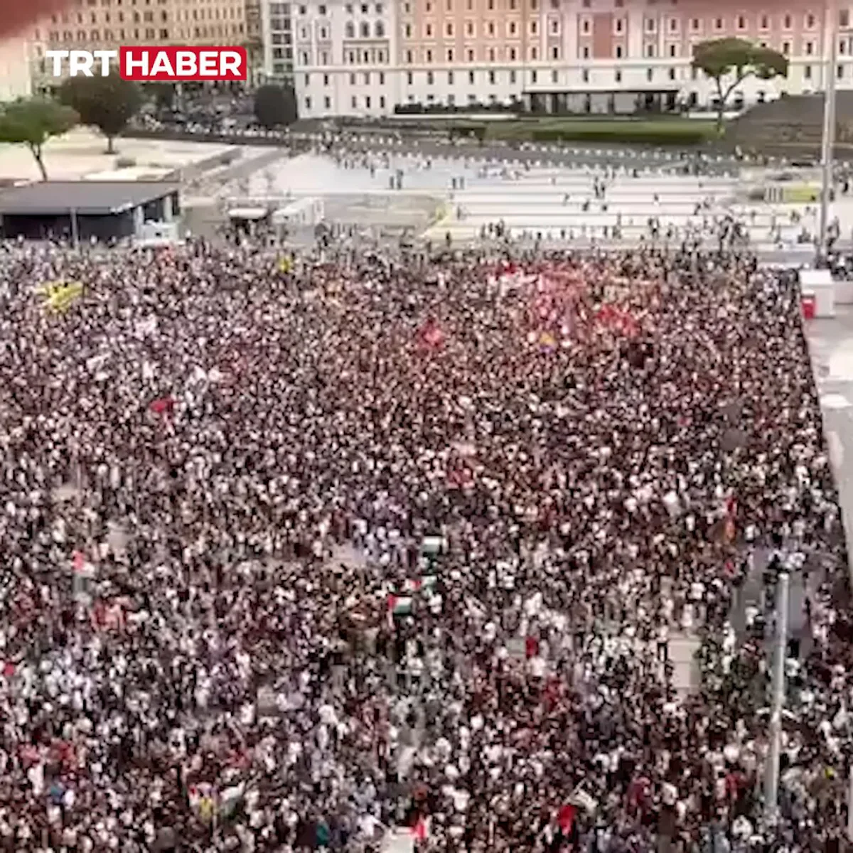 Roma'da Filistin'e Destek Gösterisi Düzenlendi Roma'da Filistin'e Destek Gösterisi Düzenlendi
