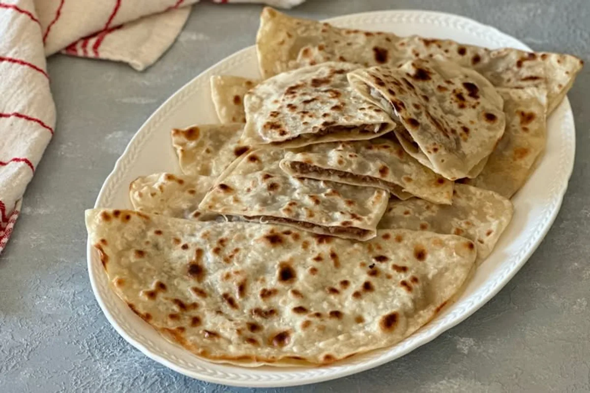 Kastamonu Etli Ekmek Tarifi ile Karadeniz Lezzetlerini Evinize Taşıyın Kastamonu Etli Ekmek Tarifi ile Karadeniz Lezzetlerini Evinize Taşıyın