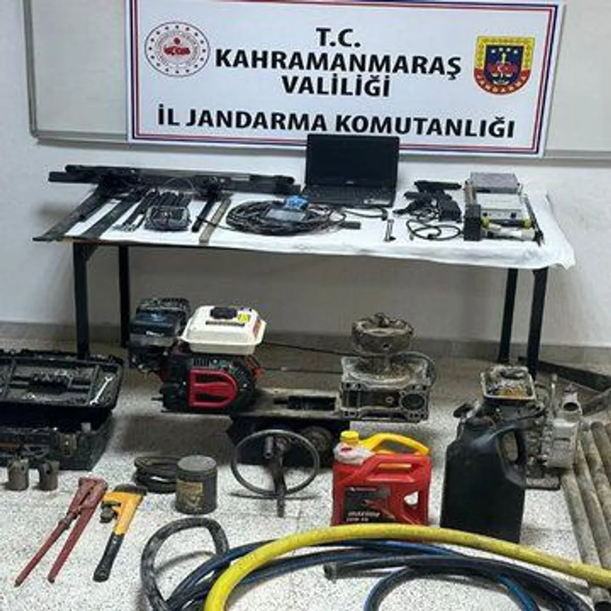 Kahramanmaraş'ta Define Avcılarına Operasyon: Çok Sayıda Cihaz Ele Geçirildi Kahramanmaraş'ta Define Avcılarına Operasyon: Çok Sayıda Cihaz Ele Geçirildi