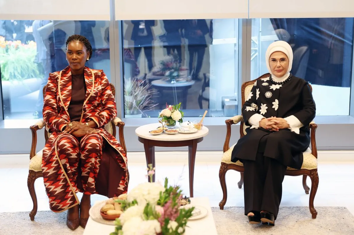 Emine Erdoğan, New York'ta Gabon Cumhurbaşkanı'nın eşiyle bir araya geldi Emine Erdoğan, New York'ta Gabon Cumhurbaşkanı'nın eşiyle bir araya geldi