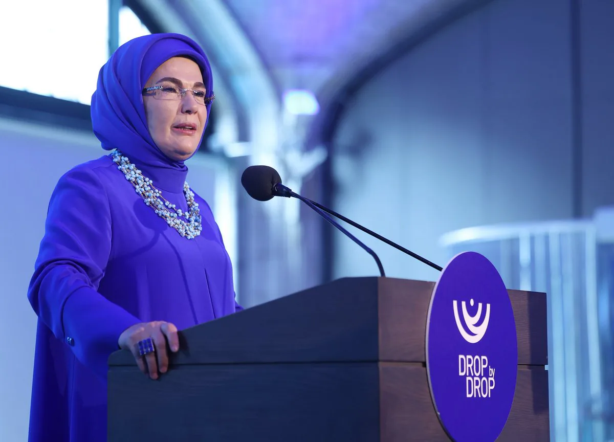 Emine Erdoğan, New York'ta "Sıfır Atık Mavi Damla Damla" Sergisinin Açılışına Katıldı Emine Erdoğan, New York'ta "Sıfır Atık Mavi Damla Damla" Sergisinin Açılışına Katıldı
