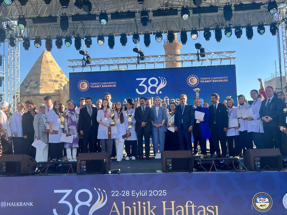 Ahilik Ruhu Anadolu Mutfağını Buluşturdu: Liseler Arası Yöresel Lezzetler Yarışması Düzenlendi Ahilik Ruhu Anadolu Mutfağını Buluşturdu: Liseler Arası Yöresel Lezzetler Yarışması Düzenlendi